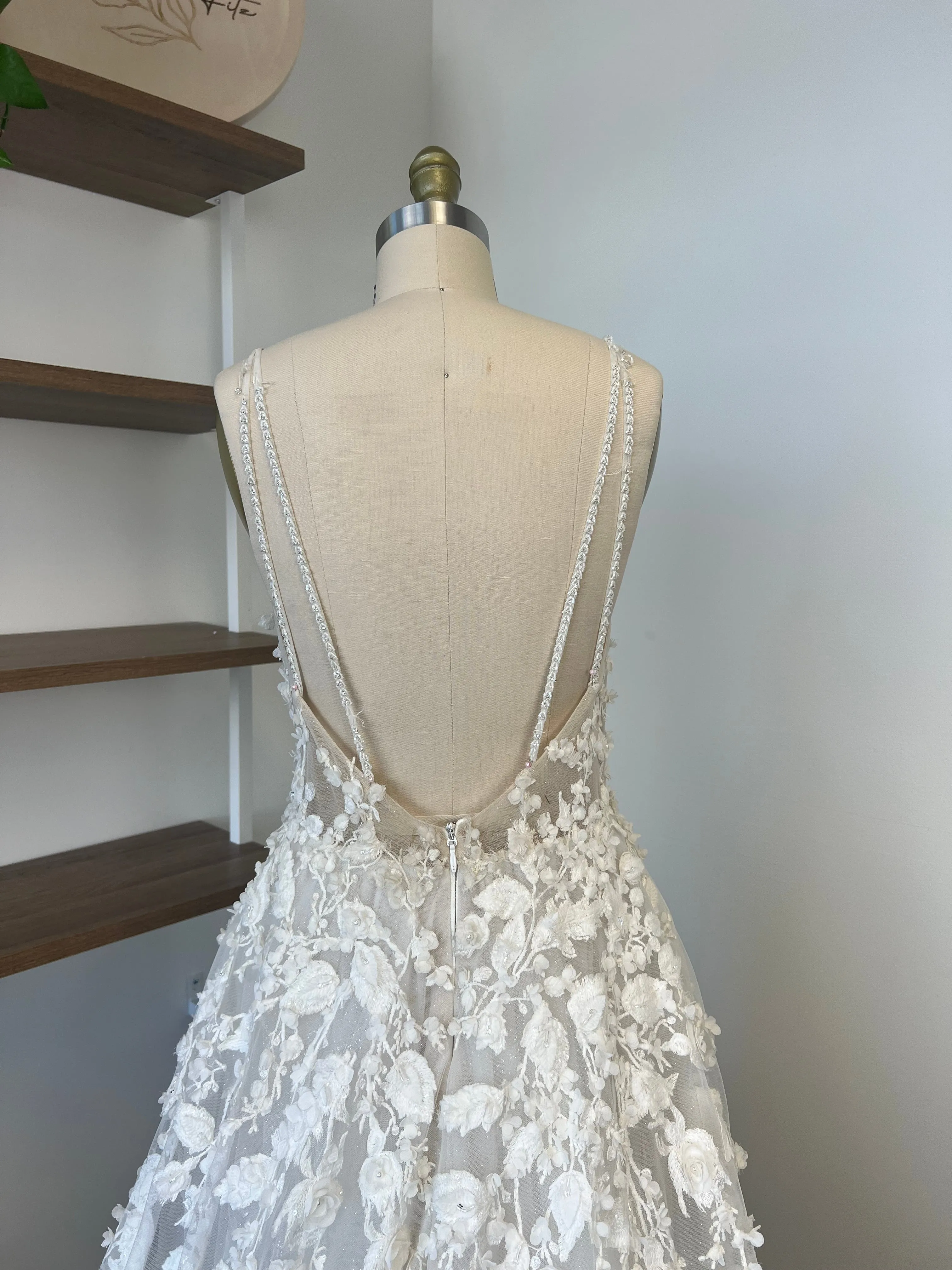 B / Calla Blanche Joanne Size 12