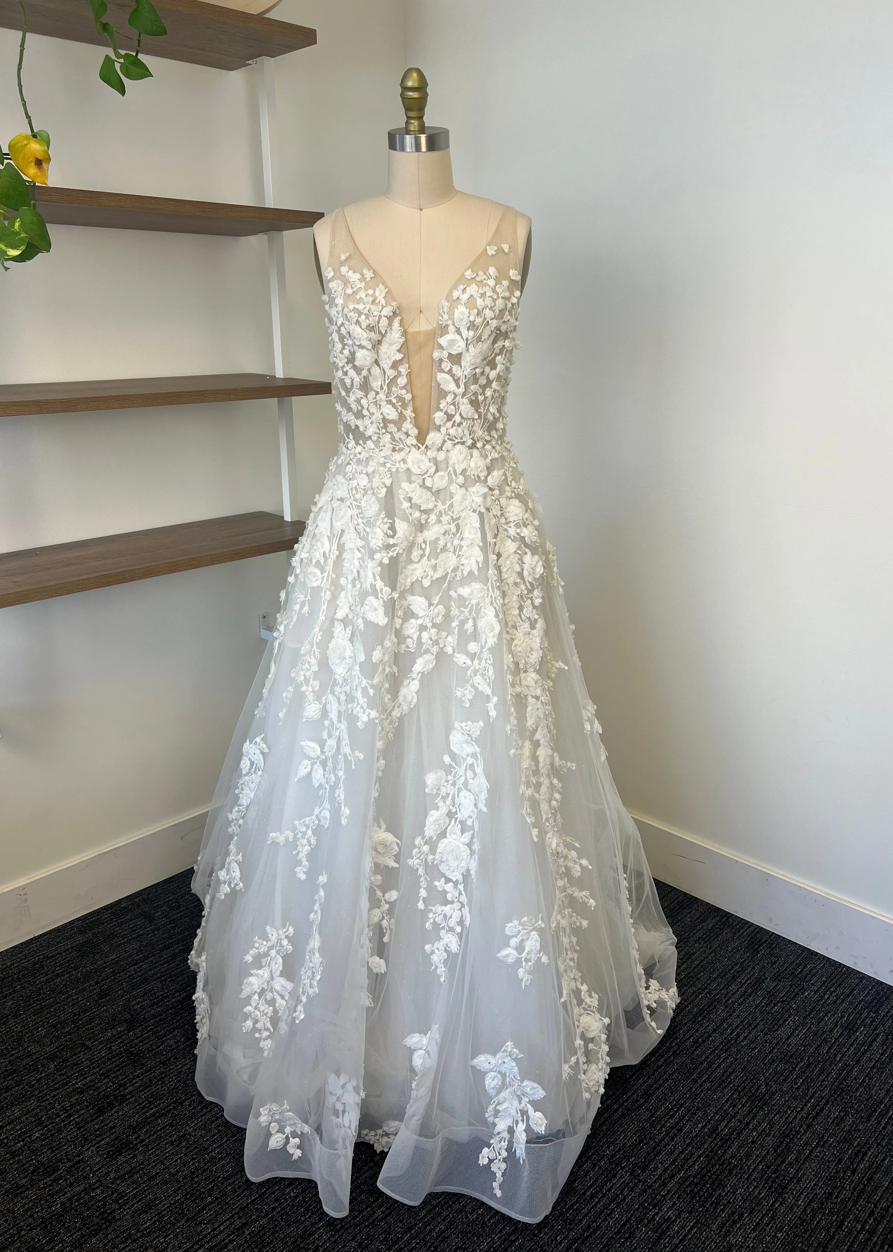 B / Calla Blanche Joanne Size 12