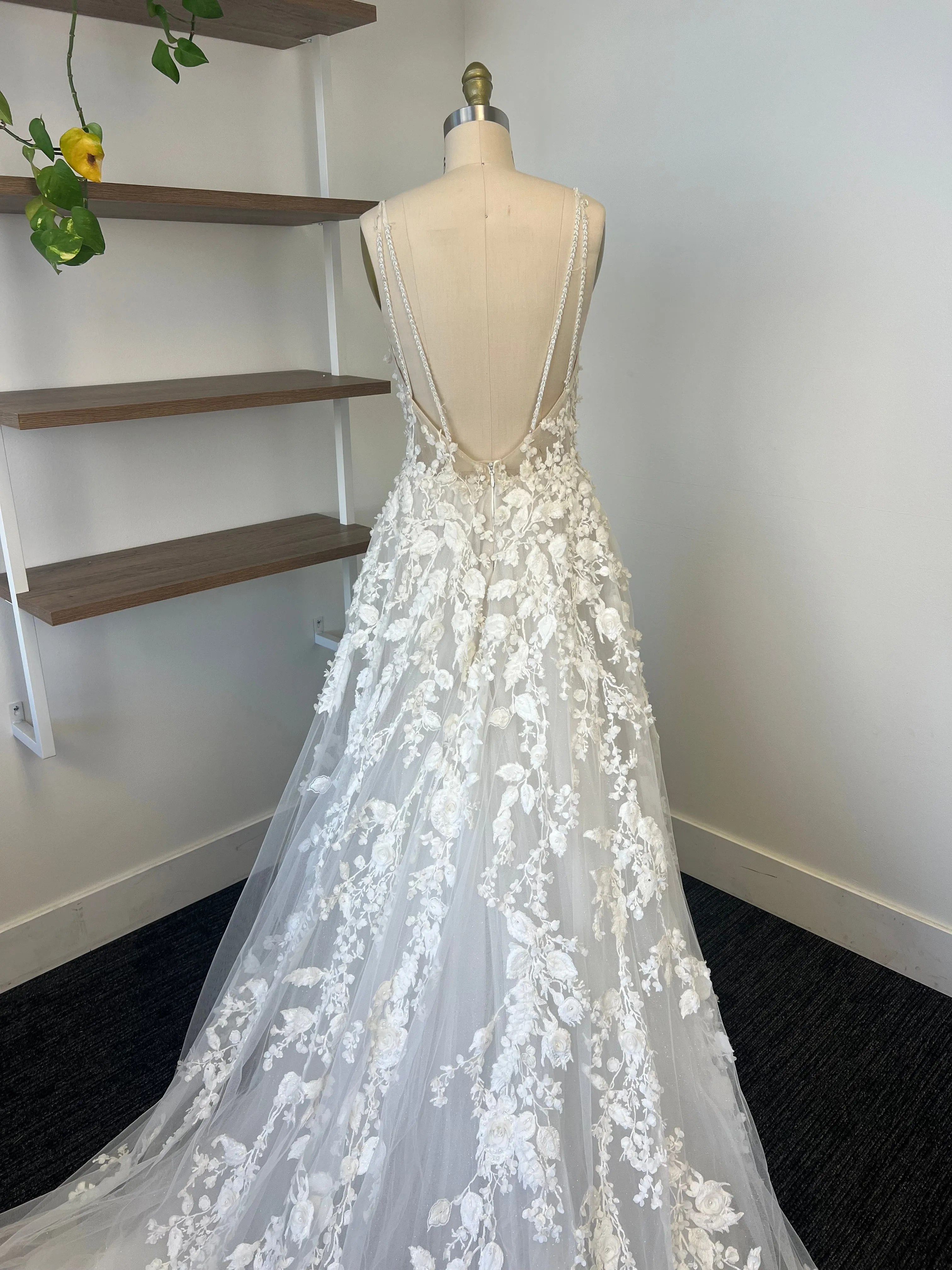 B / Calla Blanche Joanne Size 12