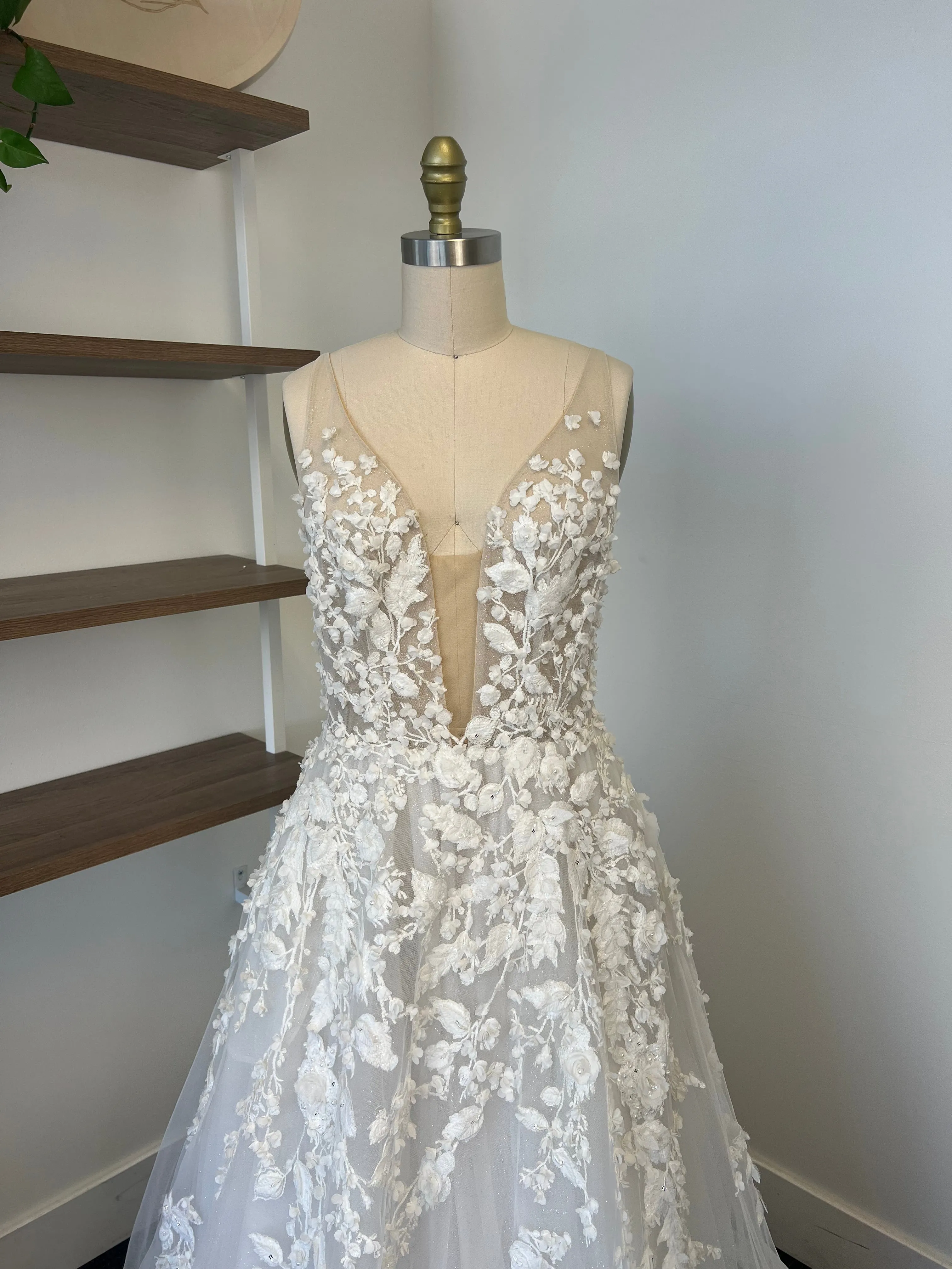 B / Calla Blanche Joanne Size 12