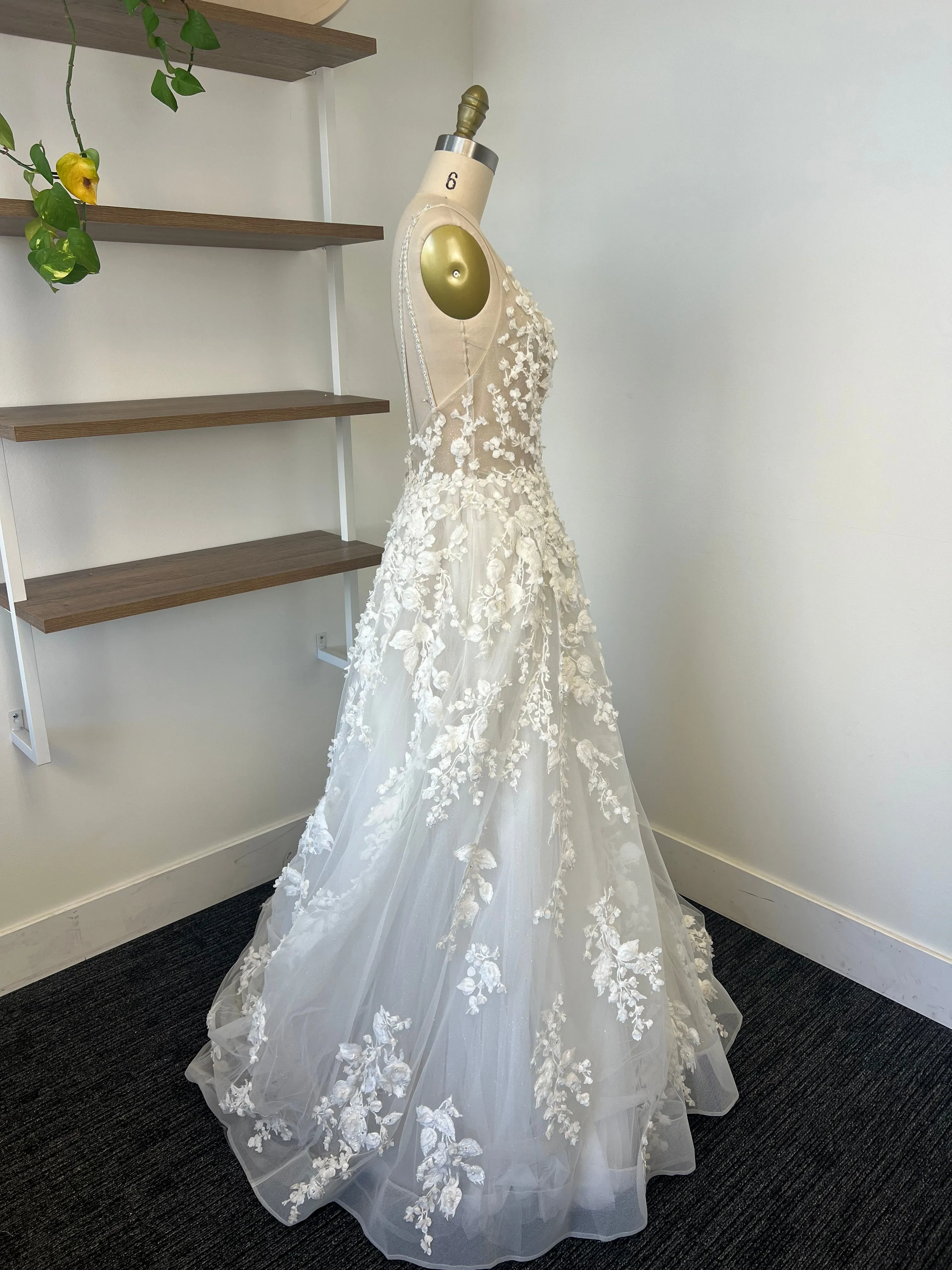 B / Calla Blanche Joanne Size 12