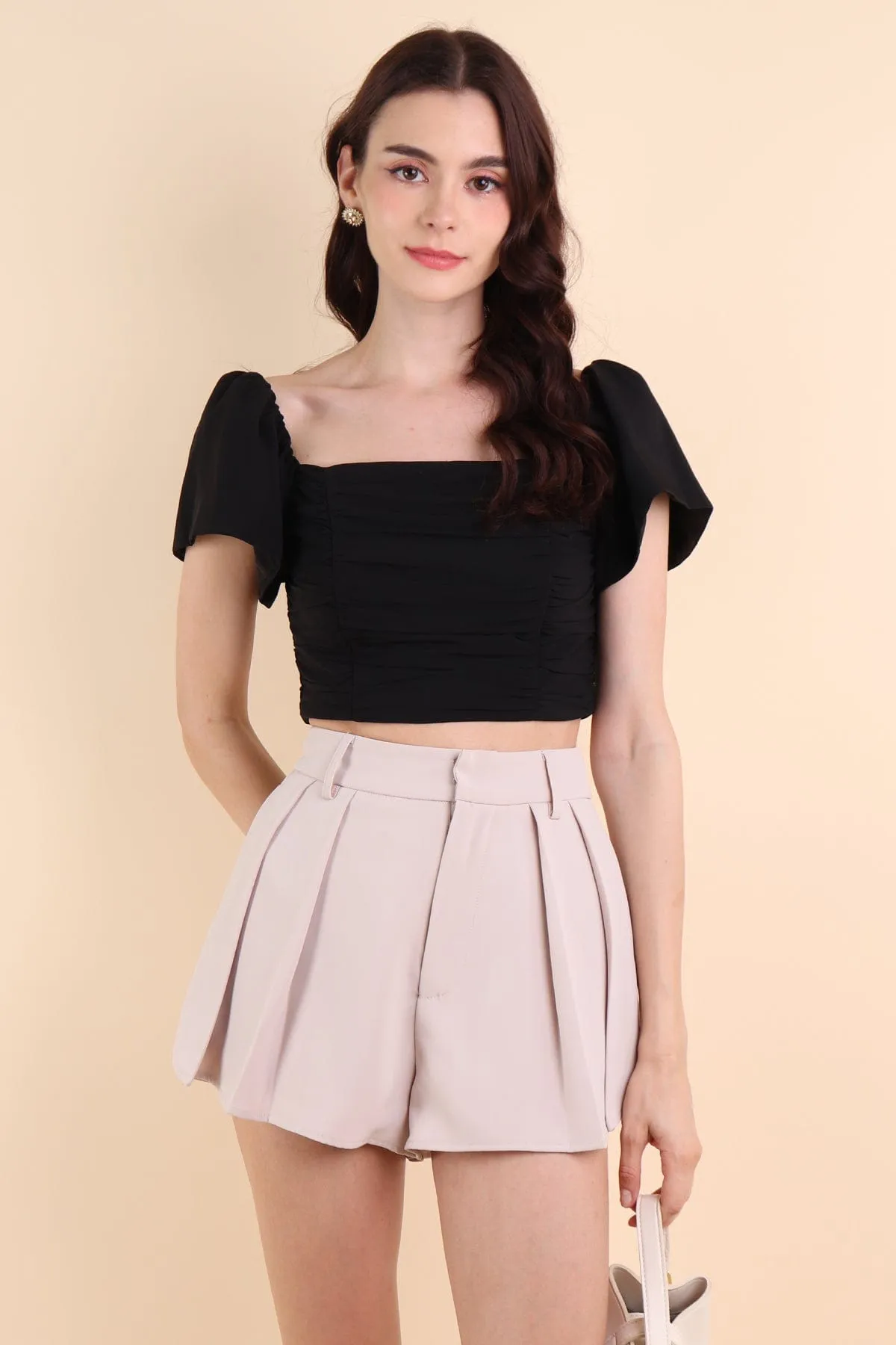 LUCERNE PLEATED SHORTS IN ECRU
