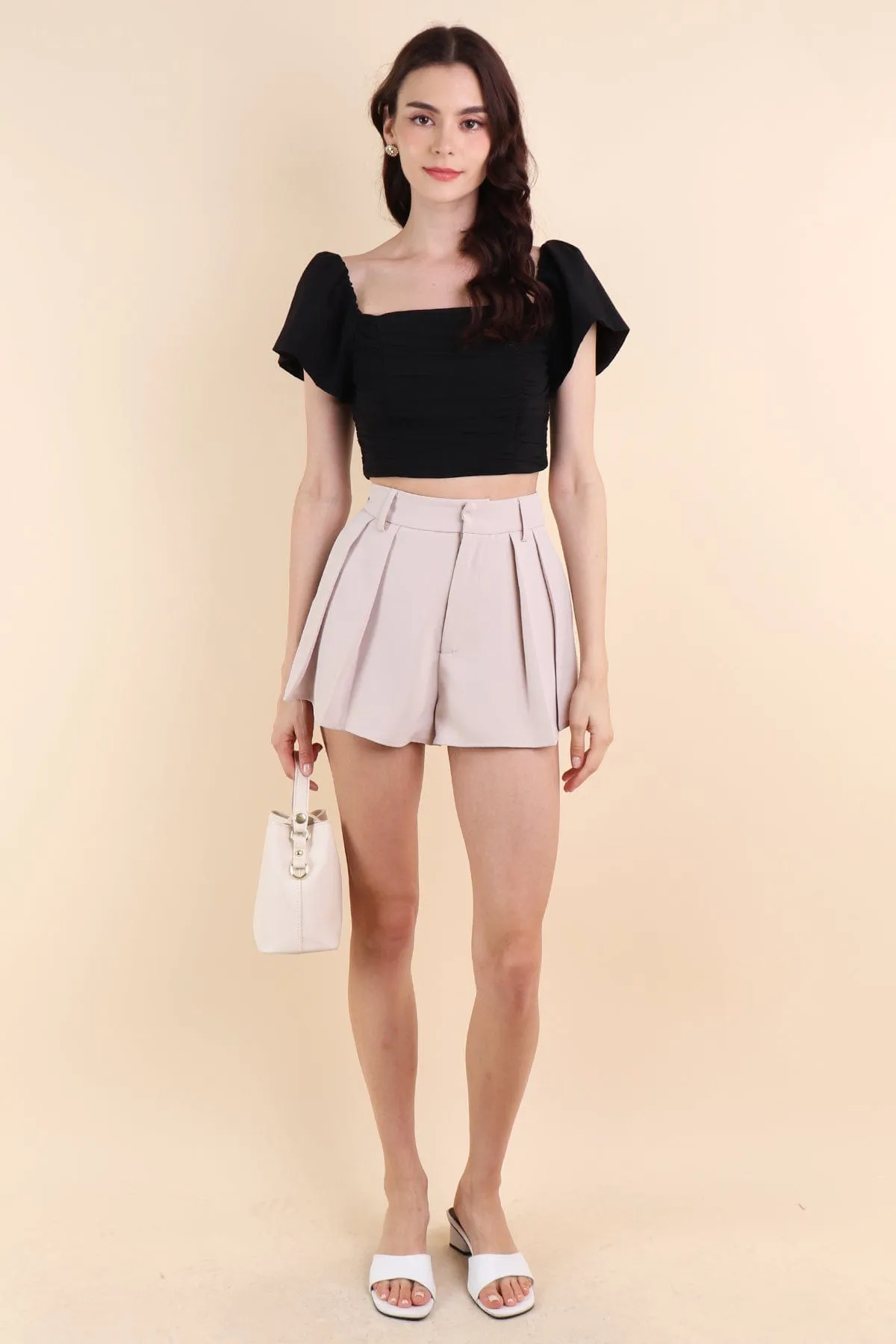 LUCERNE PLEATED SHORTS IN ECRU