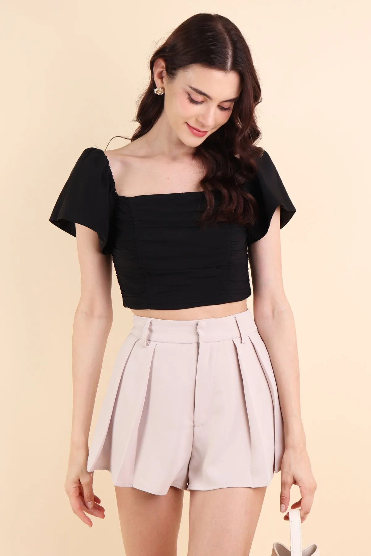 LUCERNE PLEATED SHORTS IN ECRU