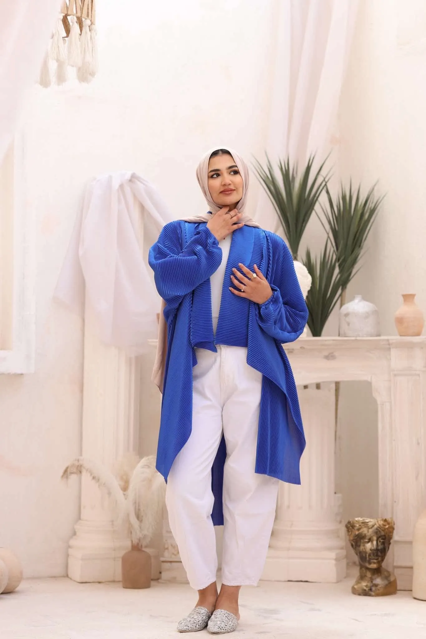 Pleated kimono in royal blue